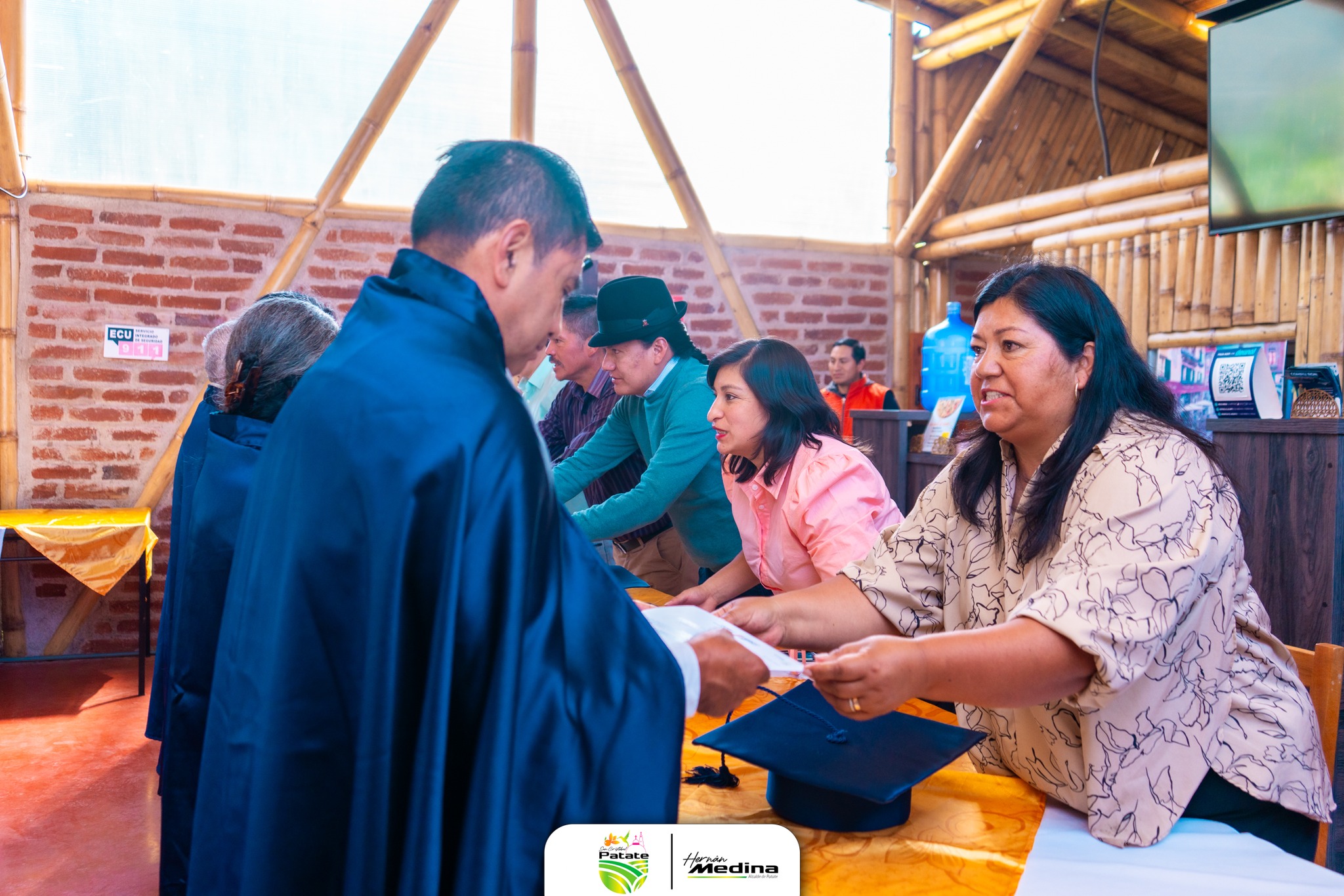 𝐆𝐑𝐀𝐃𝐔𝐀𝐂𝐈𝐎́𝐍 𝐘 𝐄𝐍𝐓𝐑𝐄𝐆𝐀 𝐃𝐄 𝐂𝐄𝐑𝐓𝐈𝐅𝐈𝐂𝐀𝐃𝐎𝐒